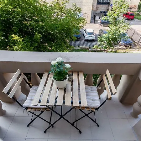 Provence Style With Romantic Balcony In The Heart Of فيلنيوس